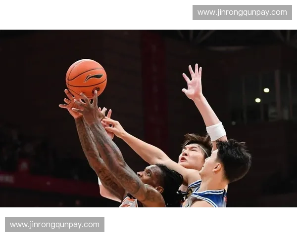 CBA联赛激烈对决新赛季开战各队全力争夺榜首位置 CBA联赛激烈对决新赛季开战各队全力争夺榜首位置