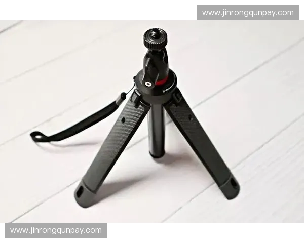 一种具备多角度调节与减震防滑结构的运动支撑板及其稳定训练辅助系统设计